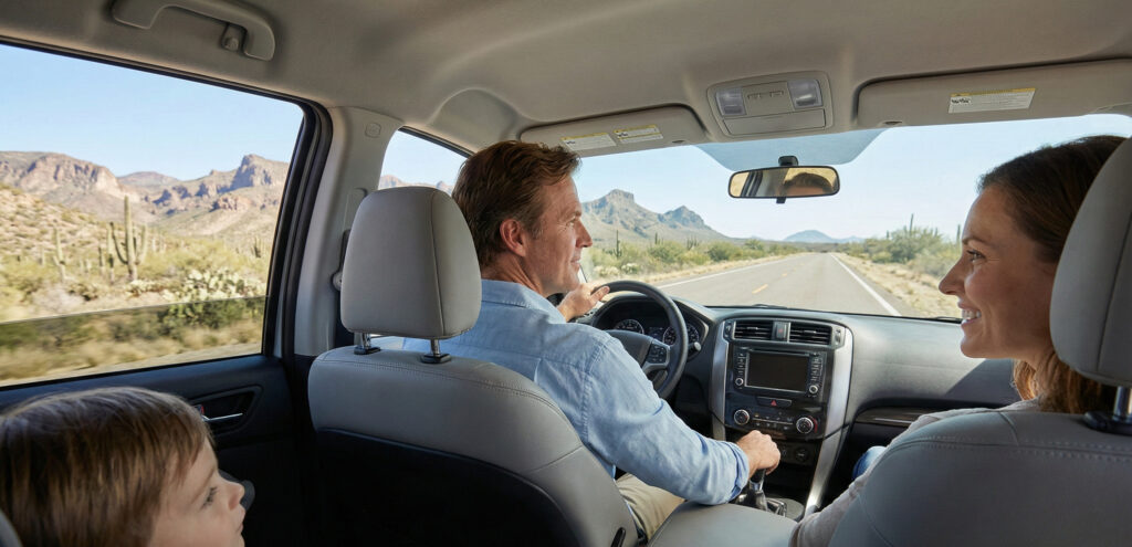 Familia viajando en coche rentado